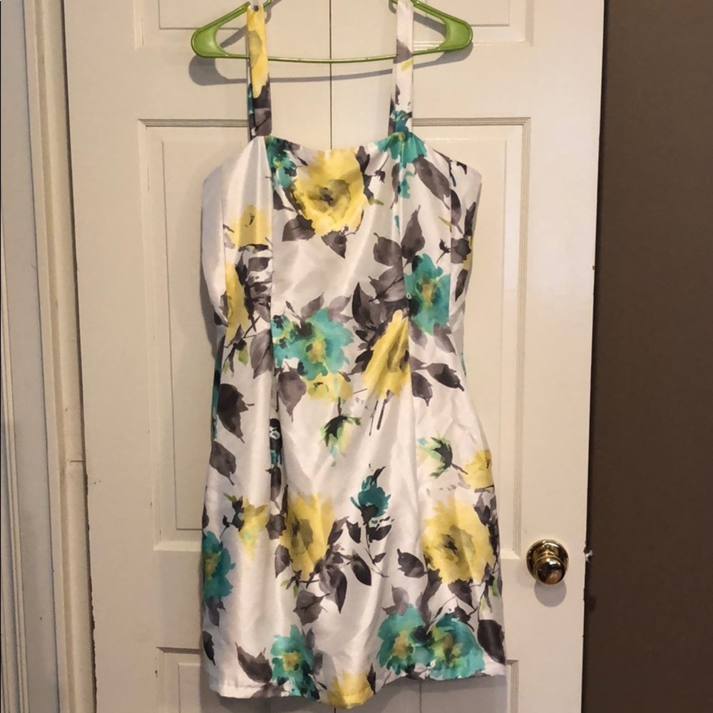 Flower sleeveless dress size 14